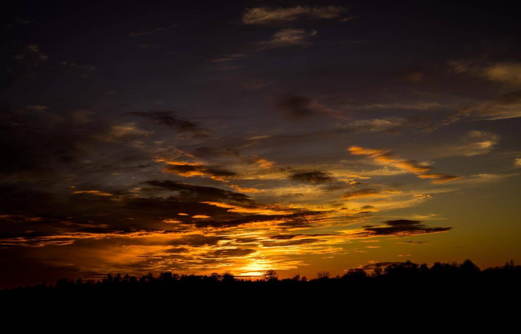 朋友，睁开眼，天总会亮的。